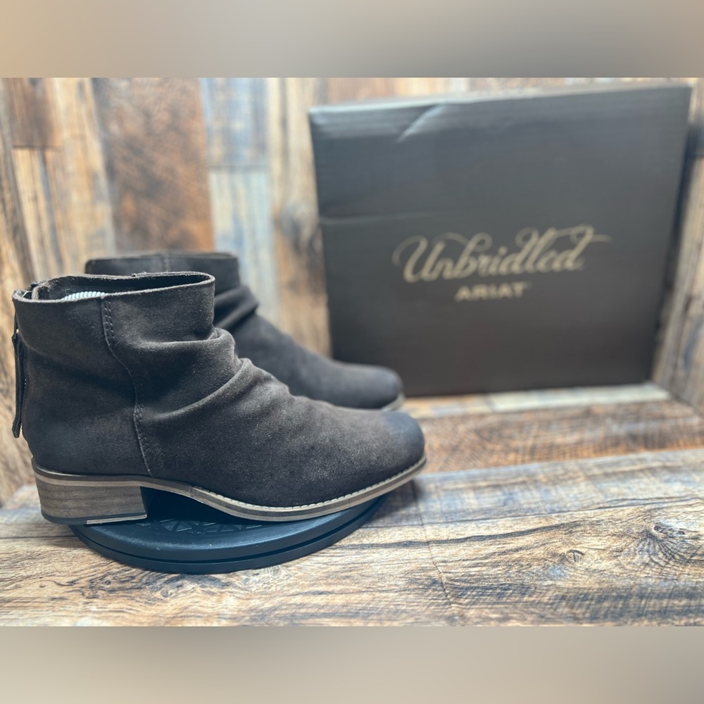 Ariat Unbridled Sloan Slouch Ankle Booties Women’s Size 7.5 Fashion Zip Boots
